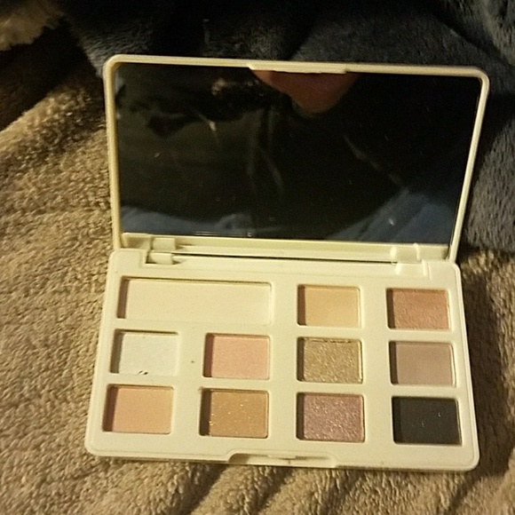Too faced - Picture 2 of 3